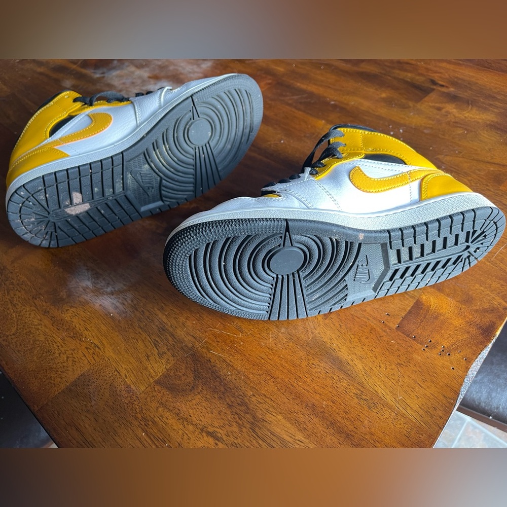 2021 Air Jordan 1 Mid PS “University Gold” - Picture 7 of 7